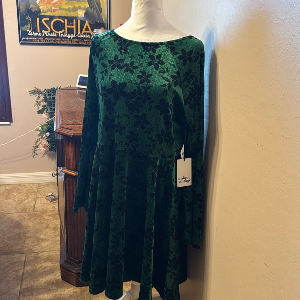 Midi emerald green velvet floral bell sleeve dress